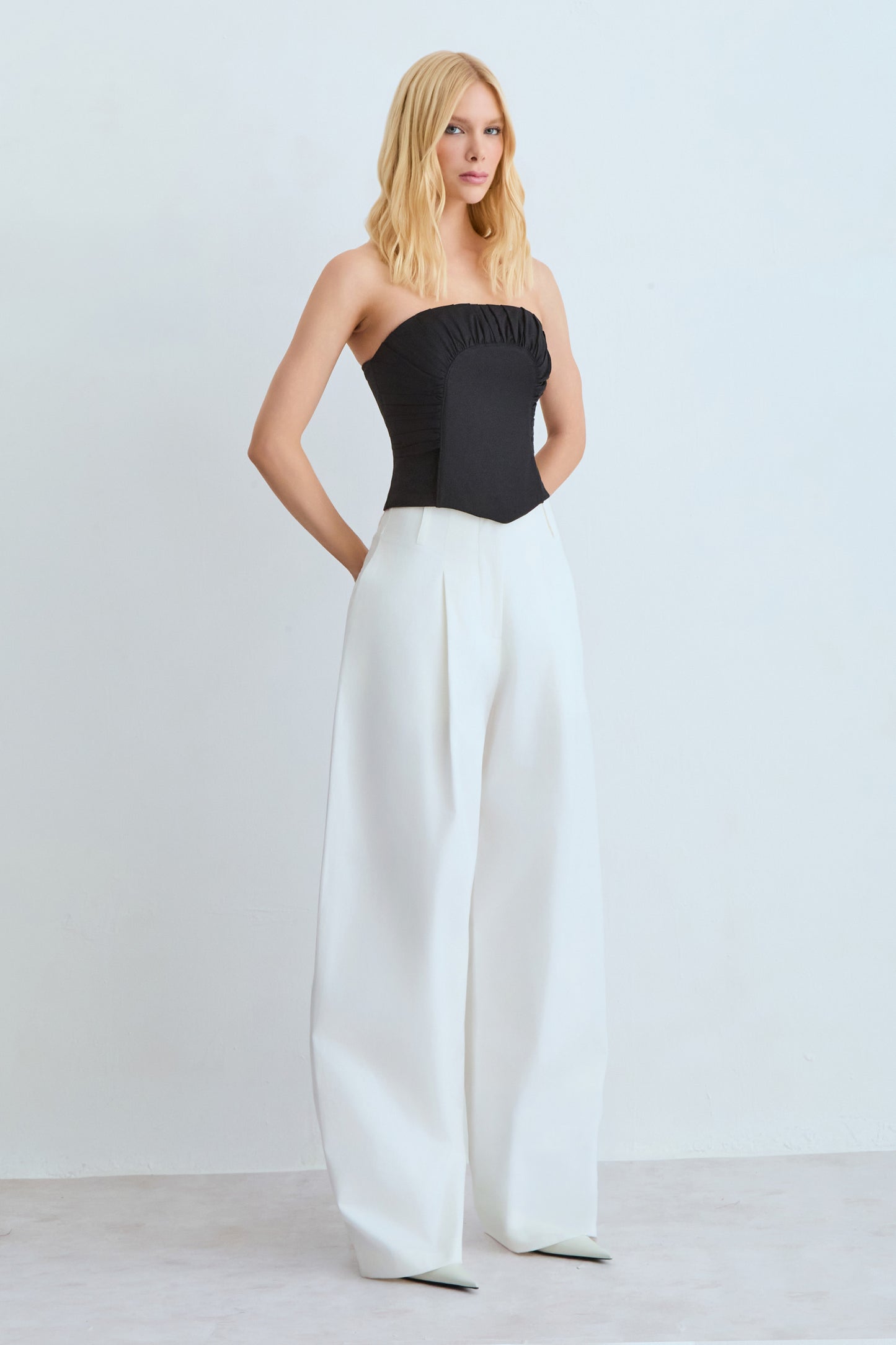 CALCA BAGGY PREGA FRONTAL RECORTE V COSTAS OFF WHITE