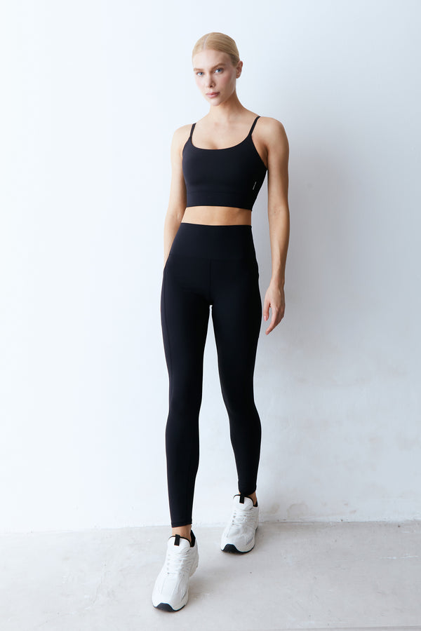 CALCA LEGGING RECORTES COM PESPONTOS DUPLO PRETO