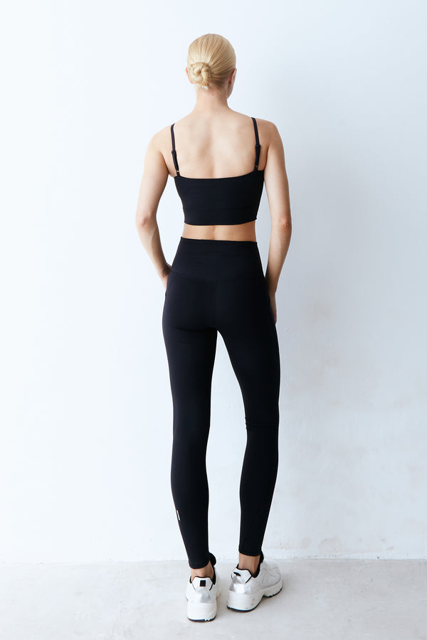CALCA LEGGING RECORTES COM PESPONTOS DUPLO PRETO