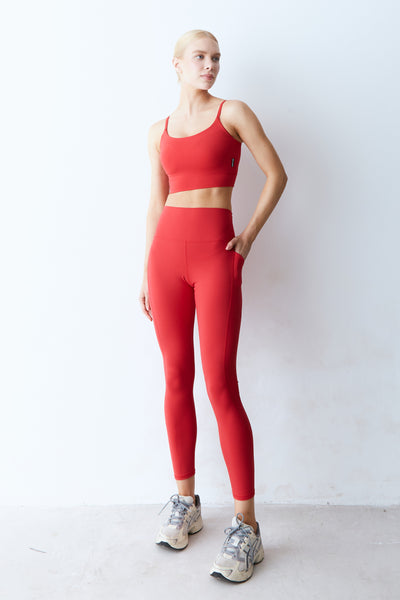 CALCA LEGGING RECORTES COM PESPONTOS DUPLO VERMELHO