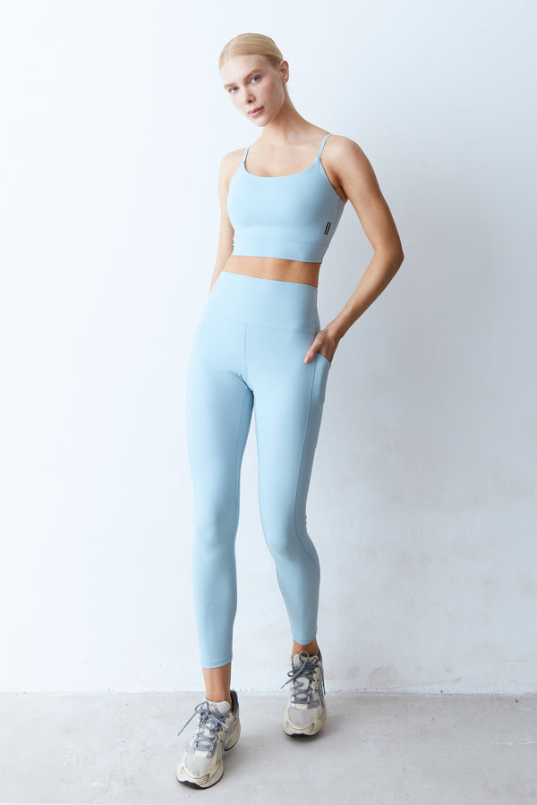 CALCA LEGGING RECORTES COM PESPONTOS DUPLO AZUL CLARO