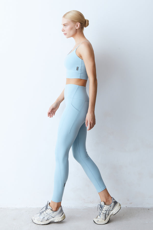 CALCA LEGGING RECORTES COM PESPONTOS DUPLO AZUL CLARO