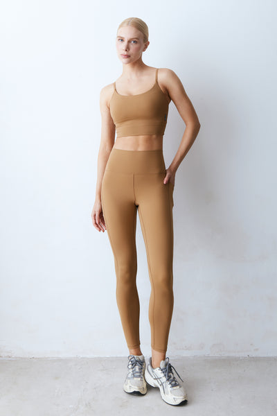 CALCA LEGGING RECORTES COM PESPONTOS DUPLO MARROM