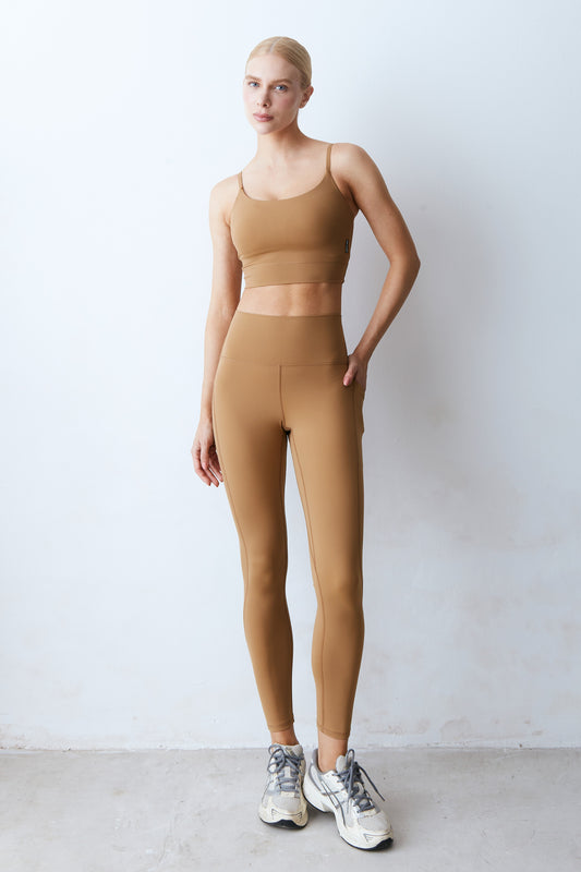 CALCA LEGGING RECORTES COM PESPONTOS DUPLO MARROM