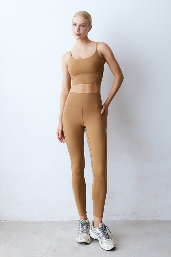 CALCA LEGGING RECORTES COM PESPONTOS DUPLO MARROM