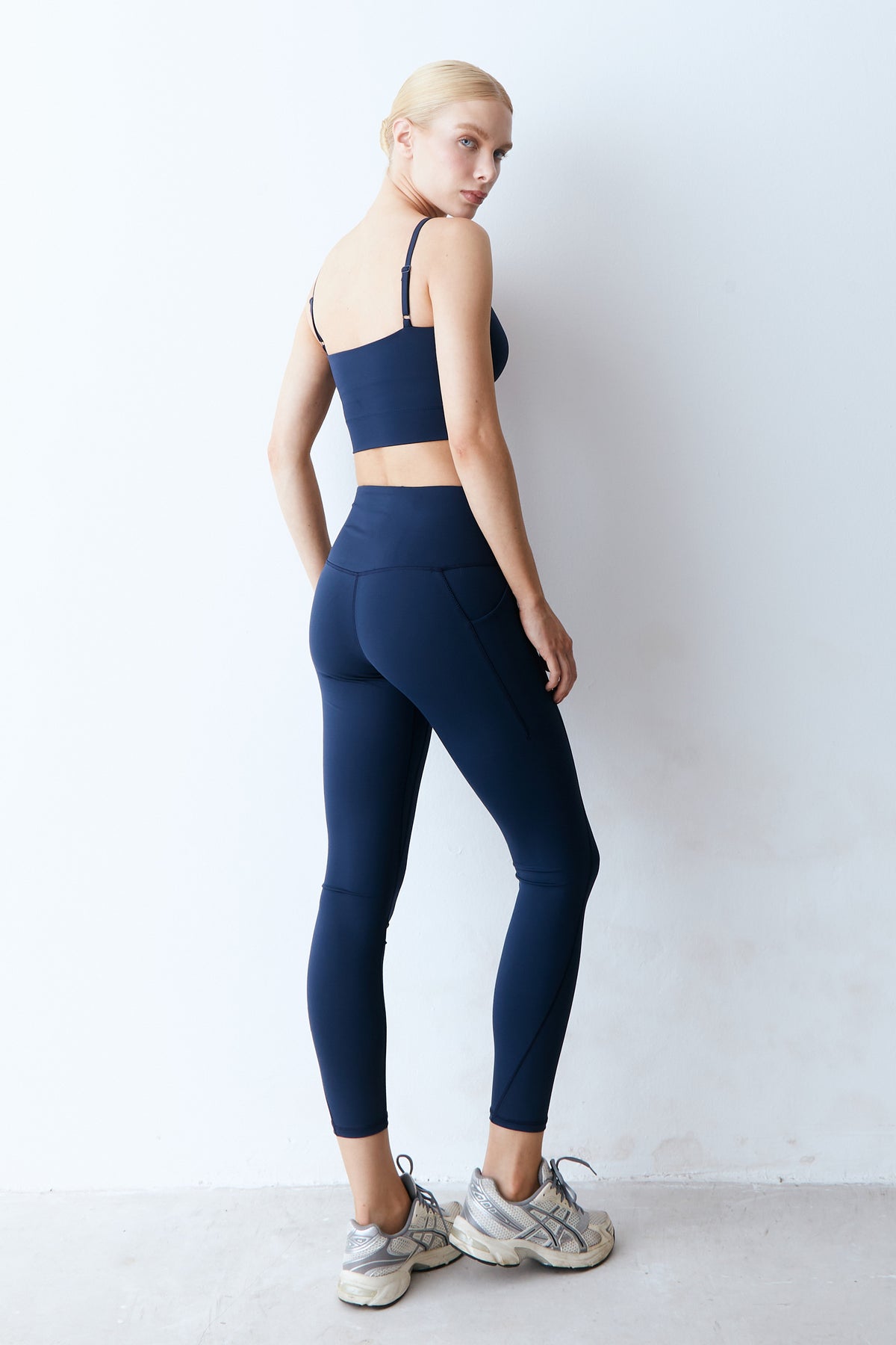 CALCA LEGGING RECORTES COM PESPONTOS DUPLO AZUL MARINHO