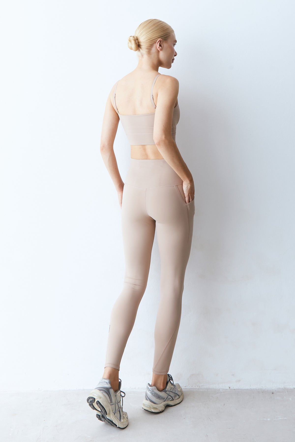CALCA LEGGING RECORTES COM PESPONTOS DUPLO KAKI