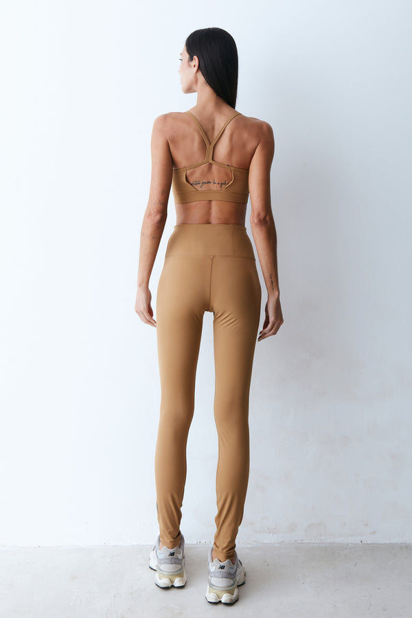 CALCA LEGGING COM RECORTE PESPONTADO COS MARROM