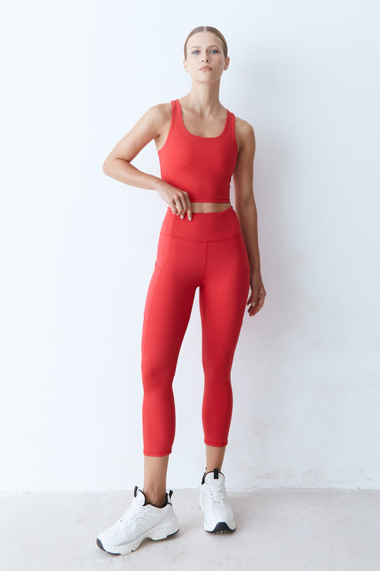 CALCA LEGGING COS MEDIO RECORTE E BOLSOS PESPONTADOS VERMELHO