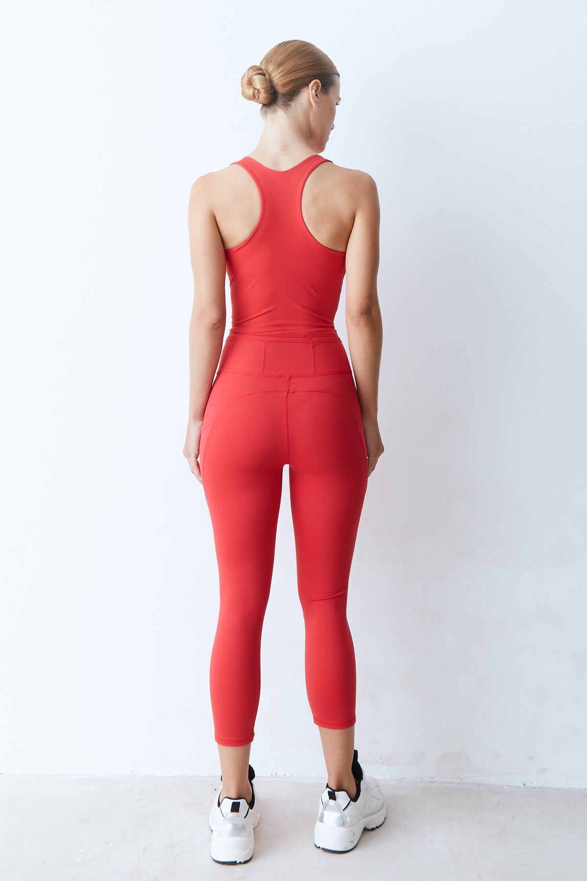 CALCA LEGGING COS MEDIO RECORTE E BOLSOS PESPONTADOS VERMELHO