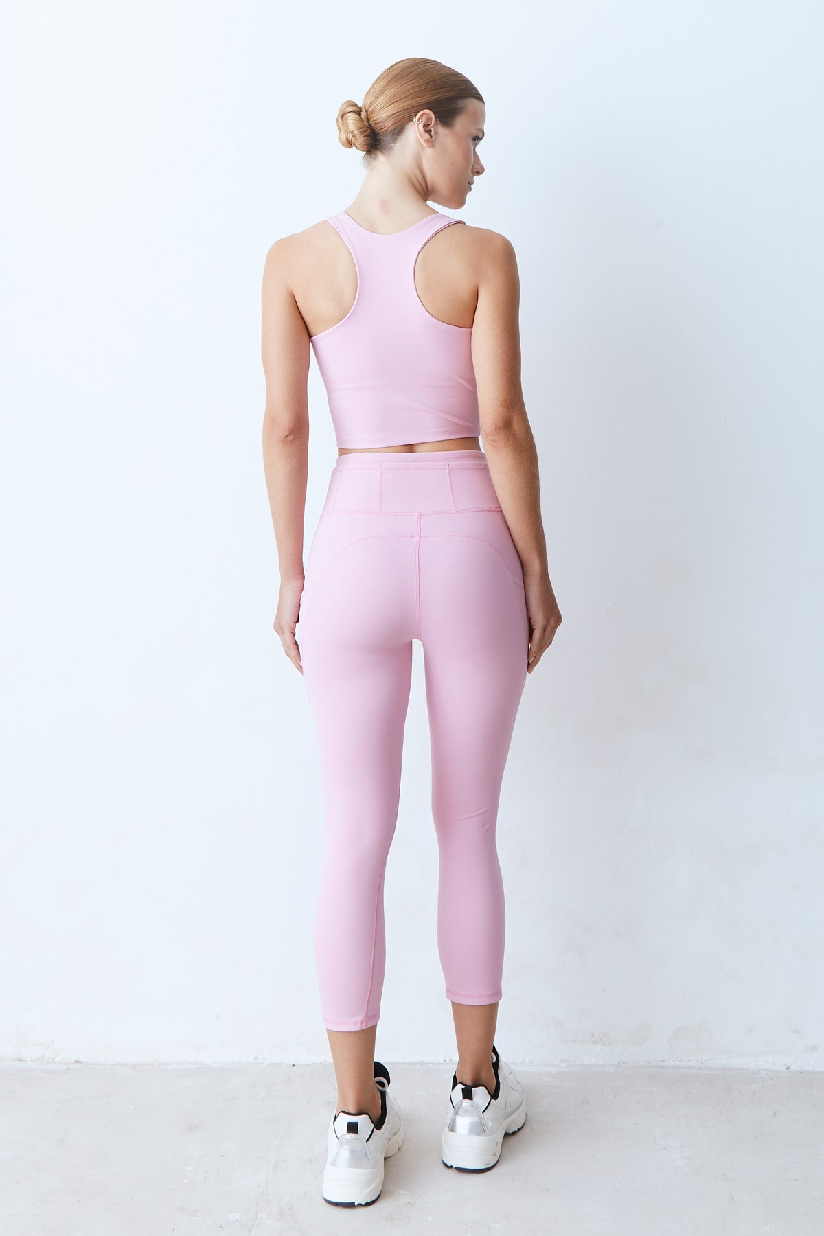 CALCA LEGGING COS MEDIO RECORTE E BOLSOS PESPONTADOS ROSA