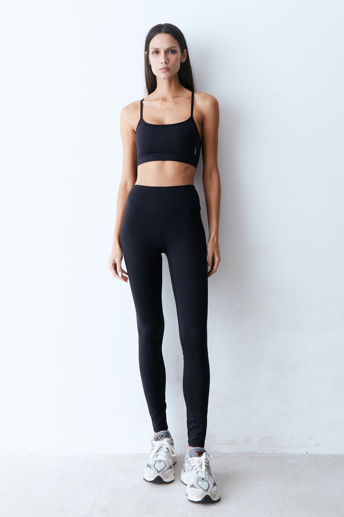 CALCA LEGGING COM COS LARGO PRETO