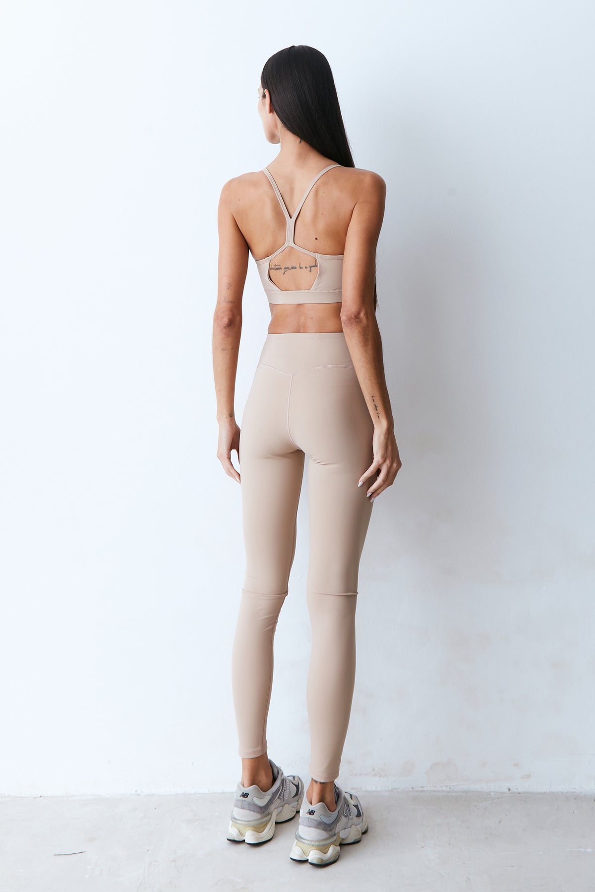 CALCA LEGGING COM COS LARGO KAKI