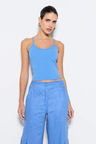 REGATA DE ALCA FINA EM MALHA CANELADA AZUL JEANS