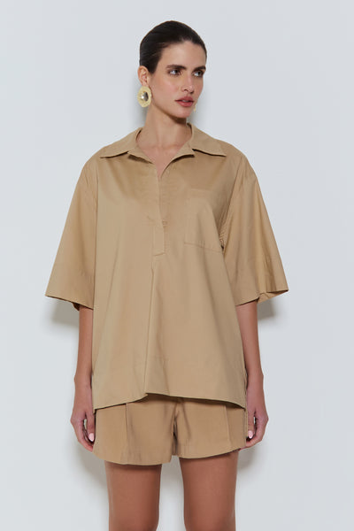 CAMISA MANGA CURTA COM BOLSO FRONTAL KAKI
