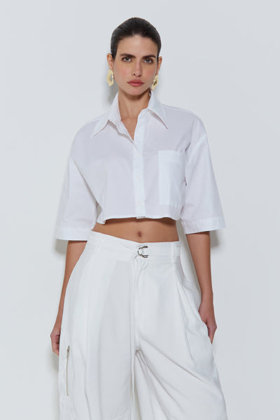 CAMISA MANGA CURTA CROPPED COM BOLSO FRONTAL OFF WHITE