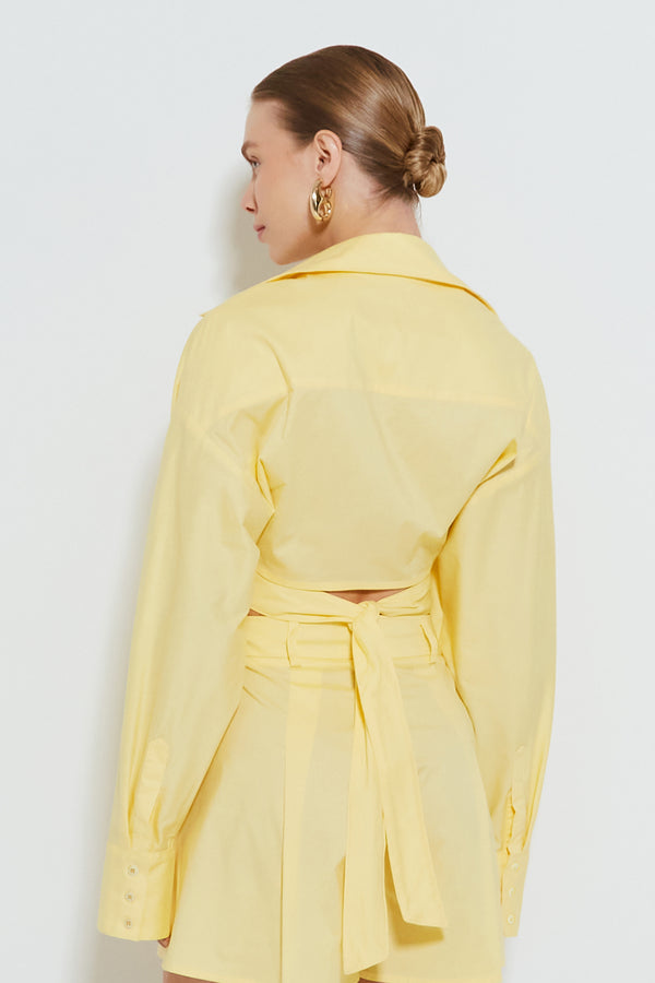 CAMISA MANGA COMPRIDA CROPPED COM AMARRACAO AMARELO MANTEIGA