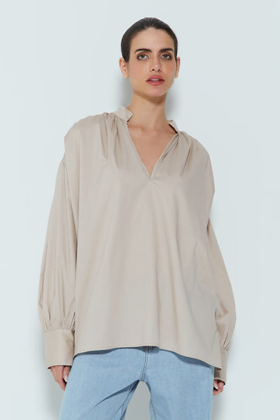 CAMISA MANGA COMPRIDA LISA COM DECOTE V KAKI CLARO