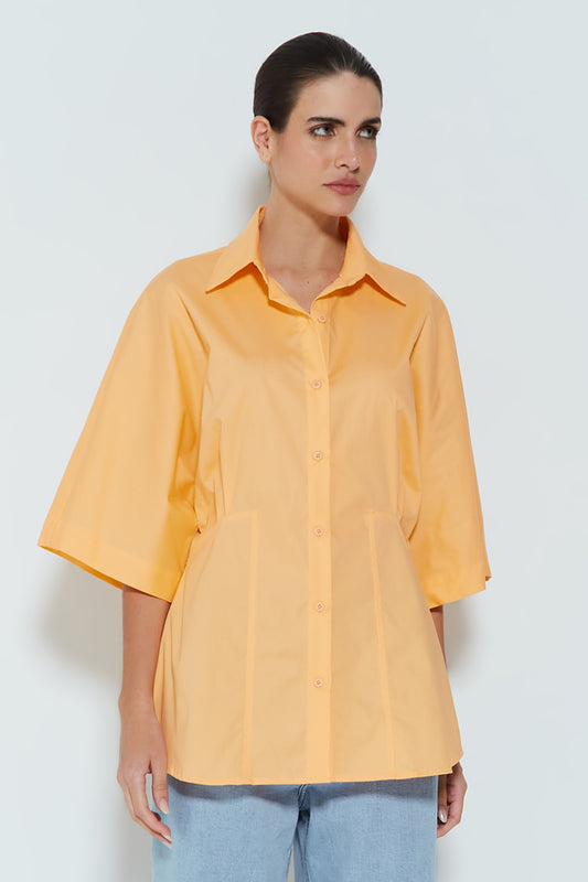 CAMISA MANGA CURTA ACINTURADA COM ABERTURA COSTAS LARANJA DOCE