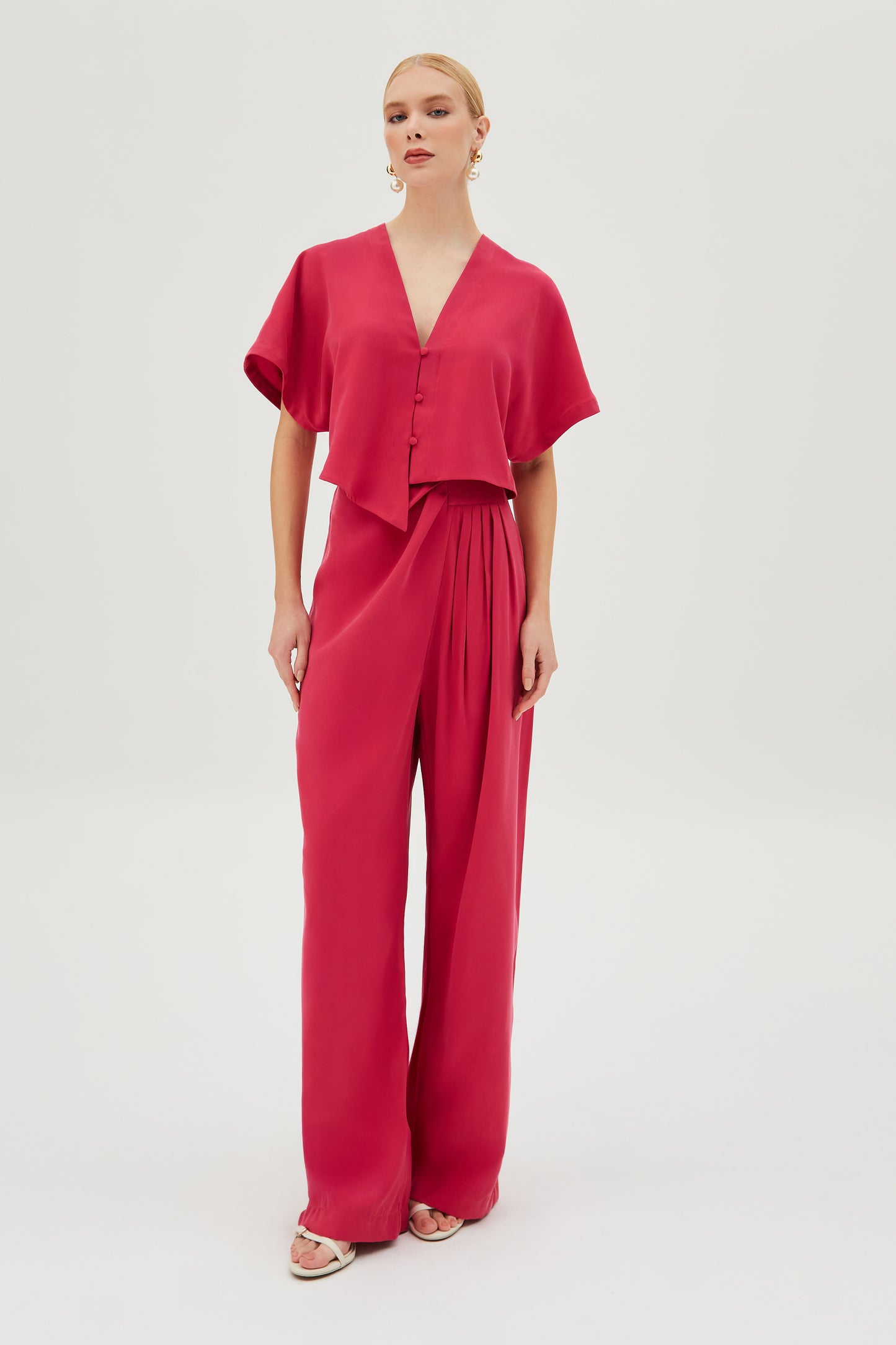 BLUSA MANGA CURTA COM BARRA ASSIMETRICA E BOTOES ROSA MAGENTA