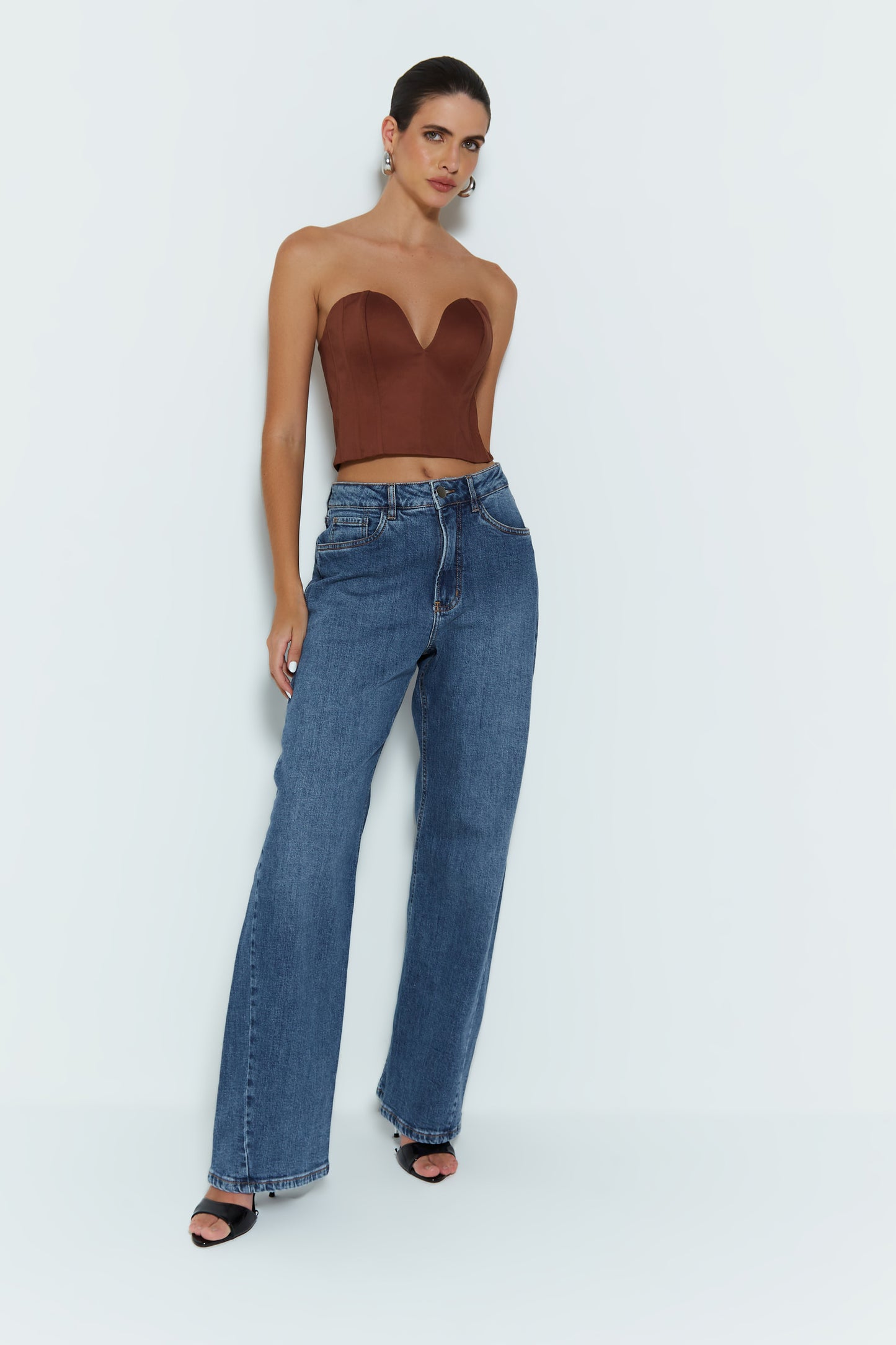 CROPPED TOMARA QUE CAIA COM DECOTE CORACAO MARROM
