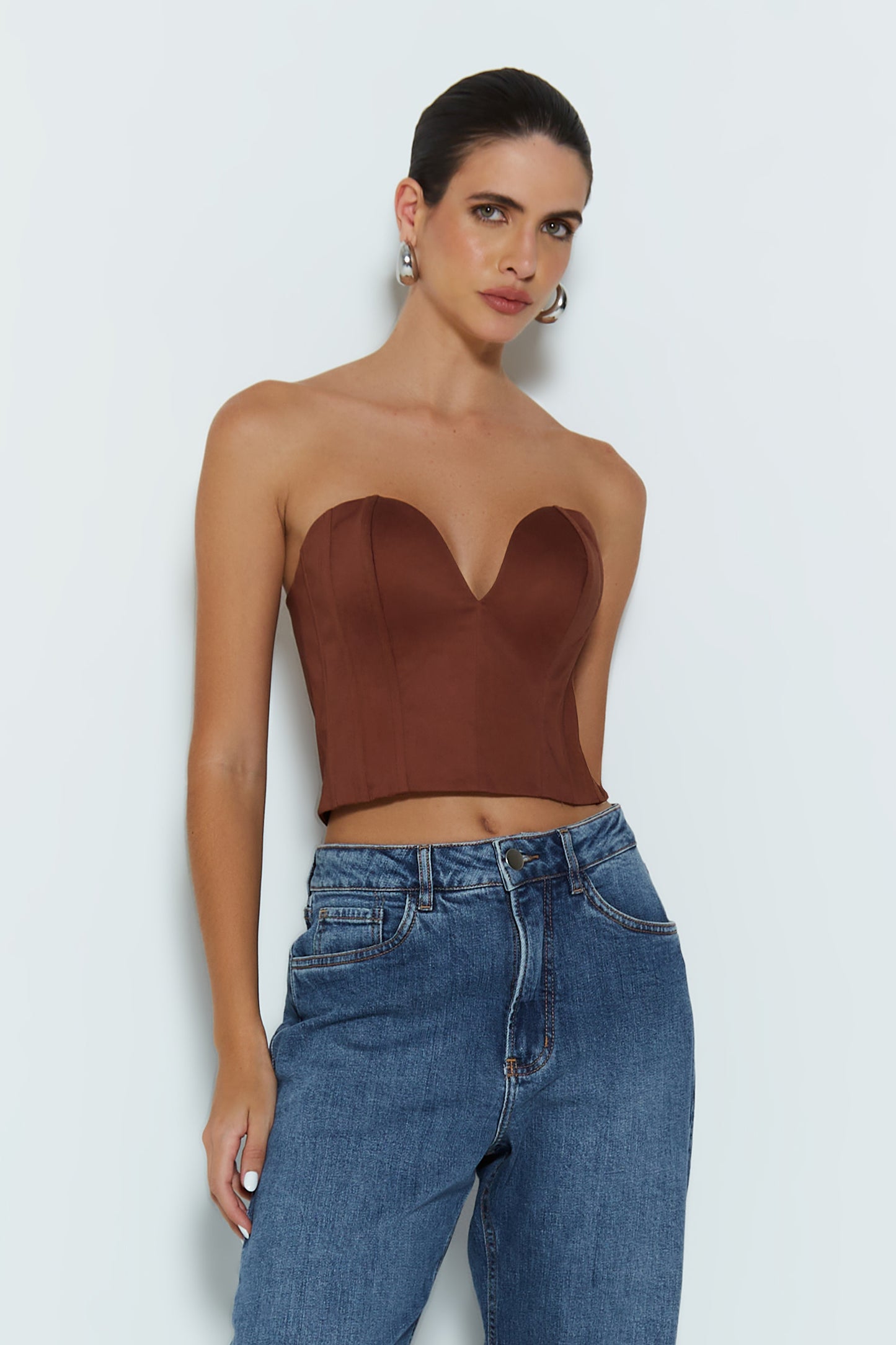 CROPPED TOMARA QUE CAIA COM DECOTE CORACAO MARROM