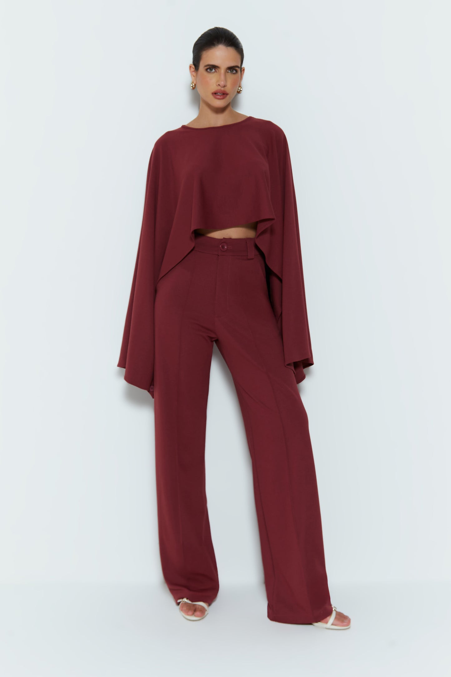 BLUSA CAPA FLUIDA COM ABERTURA NAS MANGAS UVA