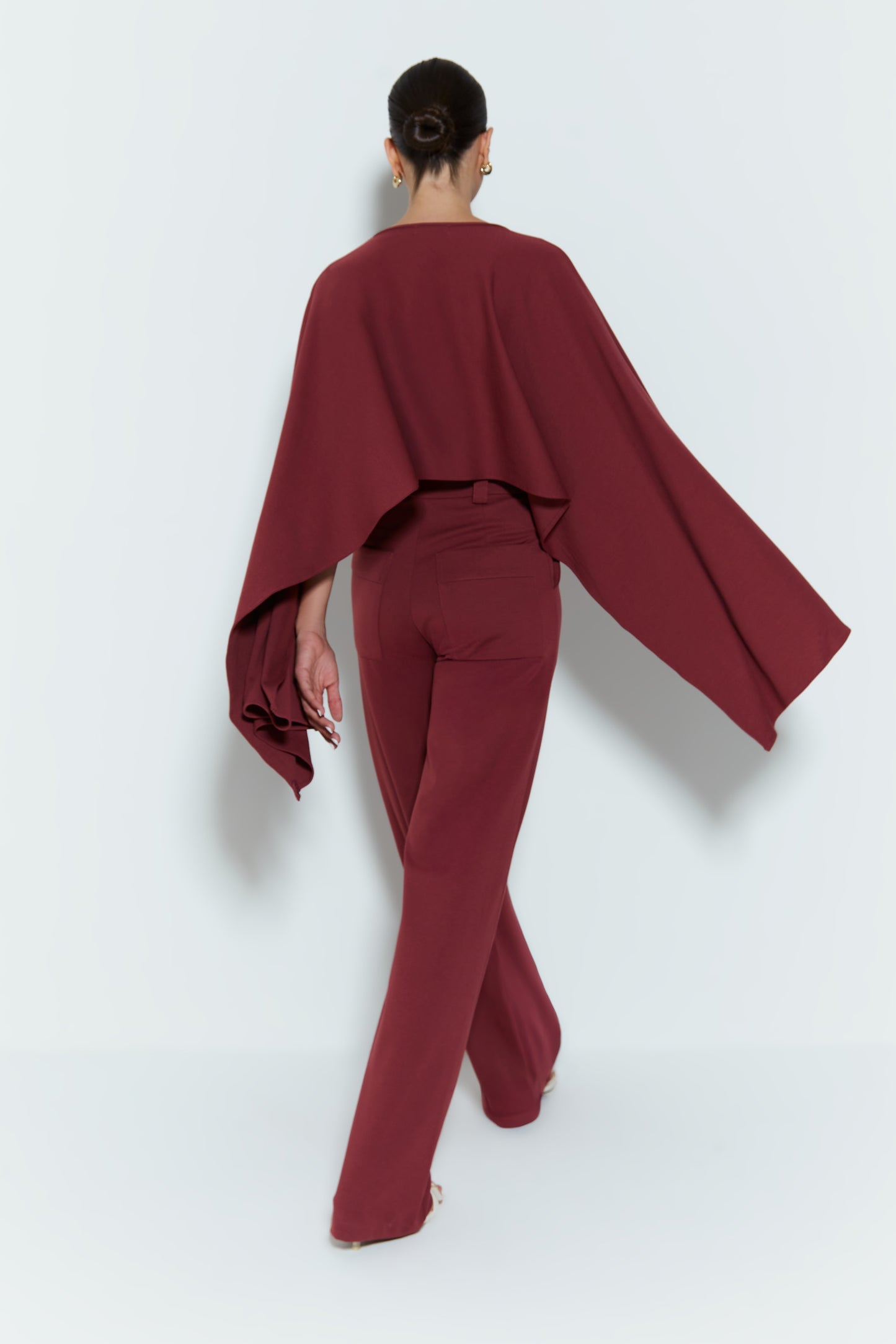 BLUSA CAPA FLUIDA COM ABERTURA NAS MANGAS UVA