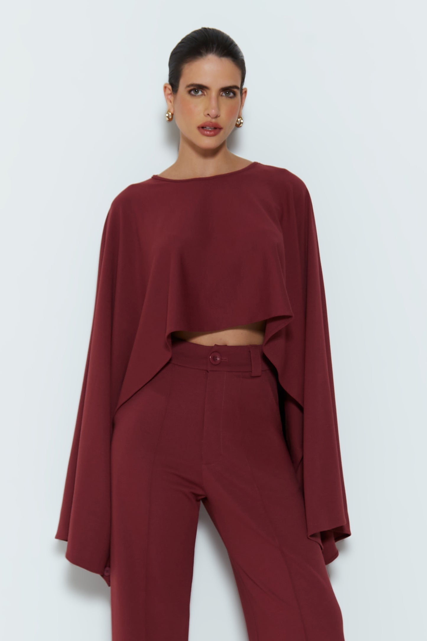 BLUSA CAPA FLUIDA COM ABERTURA NAS MANGAS UVA