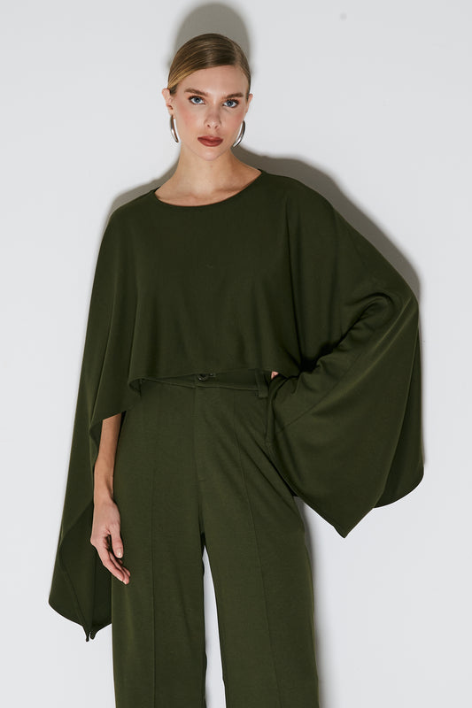 BLUSA CAPA FLUIDA COM ABERTURA NAS MANGAS VERDE MILITAR