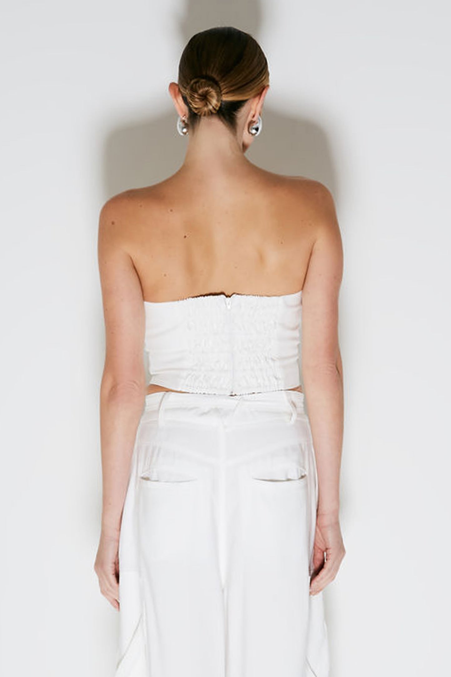 CROPPED TOMARA QUE CAIA ESTRUTURADO COM SOBREPOSICOES OFF WHITE