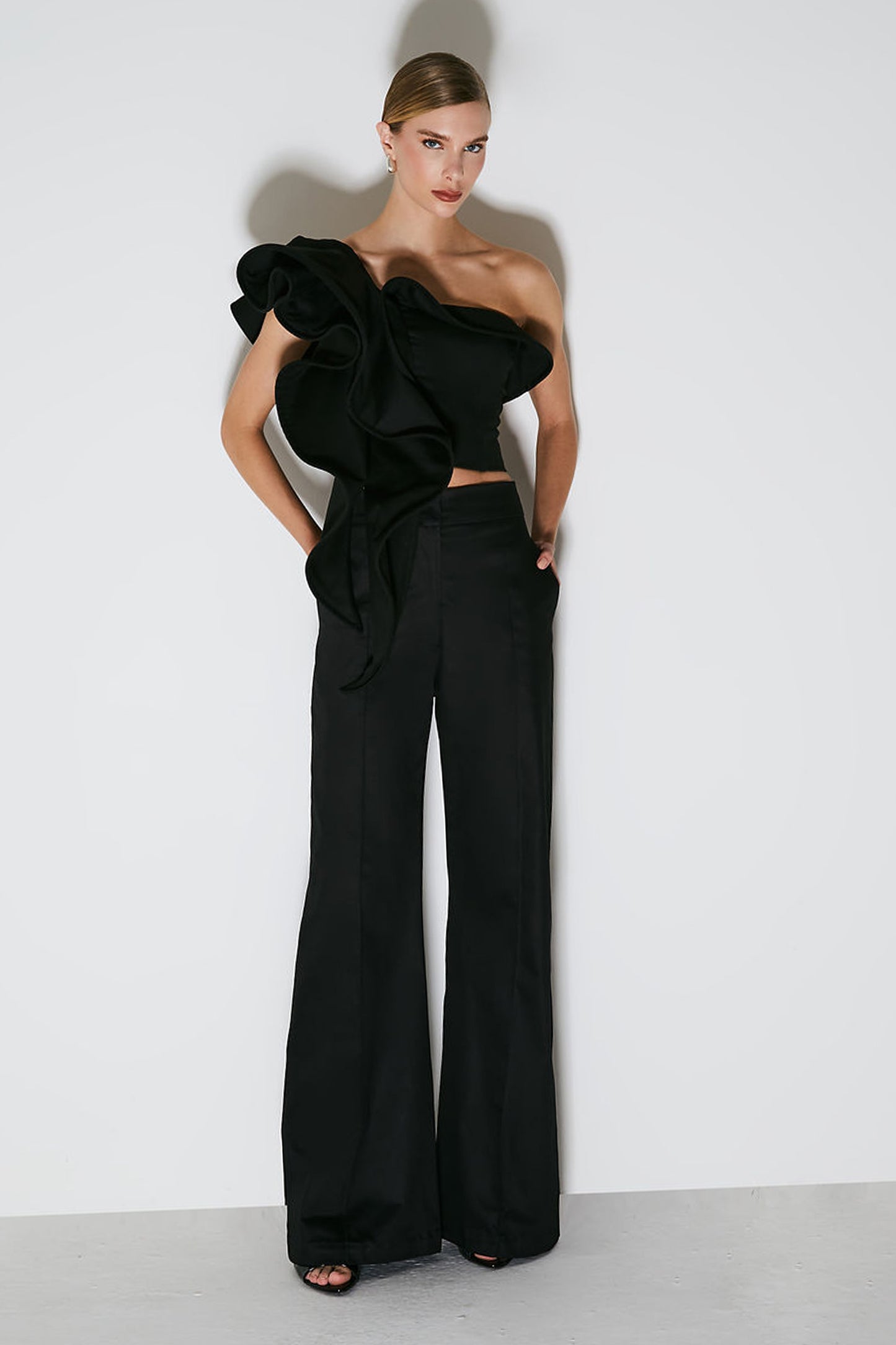 CROPPED BABADO CASCATA  ESTRUTURADO PRETO
