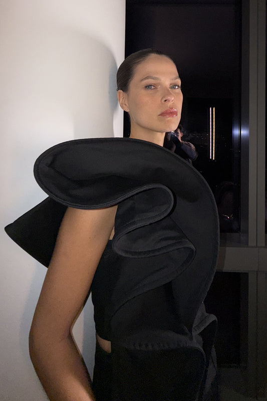 CROPPED BABADO CASCATA  ESTRUTURADO PRETO