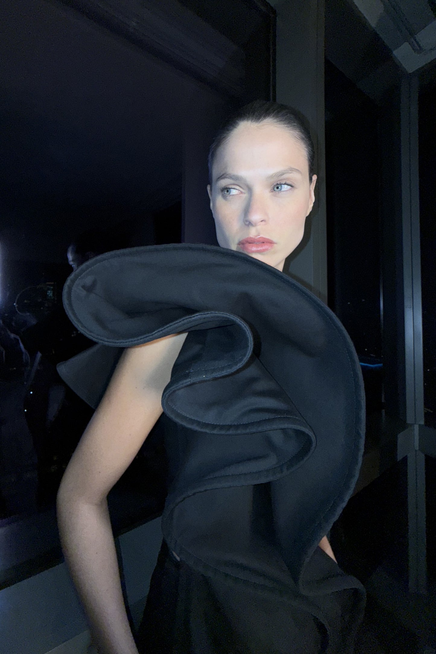CROPPED BABADO CASCATA  ESTRUTURADO PRETO