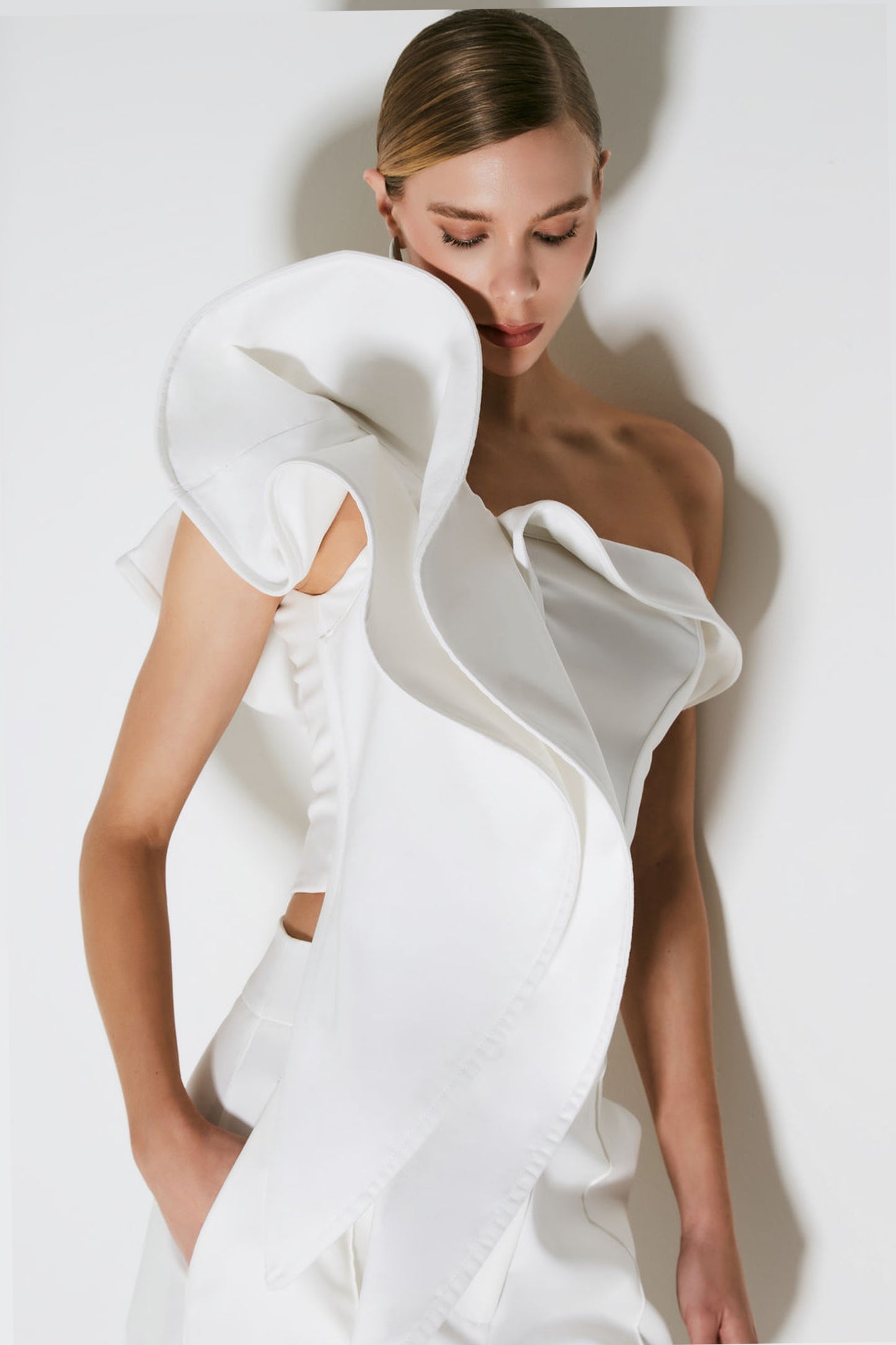 CROPPED BABADO CASCATA  ESTRUTURADO OFF WHITE