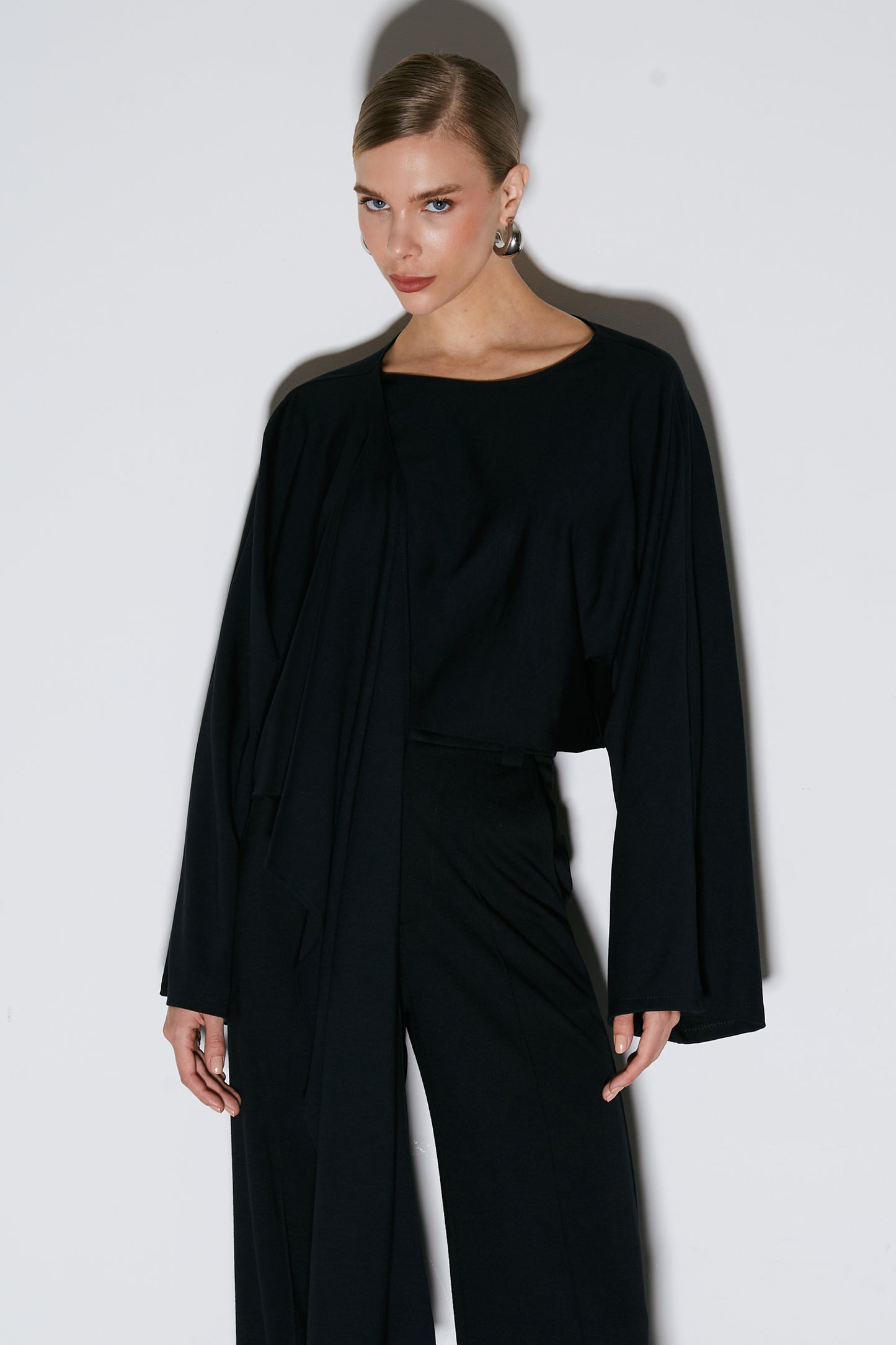 BLUSA MANGA LONGA PONCHO ASSIMETRICO PRETO