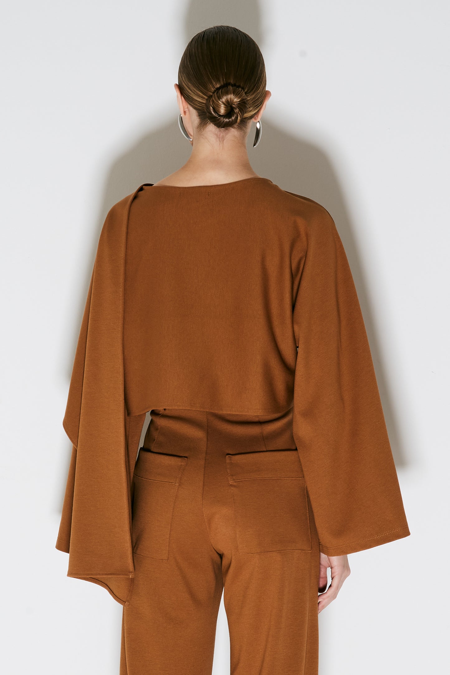 BLUSA MANGA LONGA PONCHO ASSIMETRICO MARROM CHOCOLATE