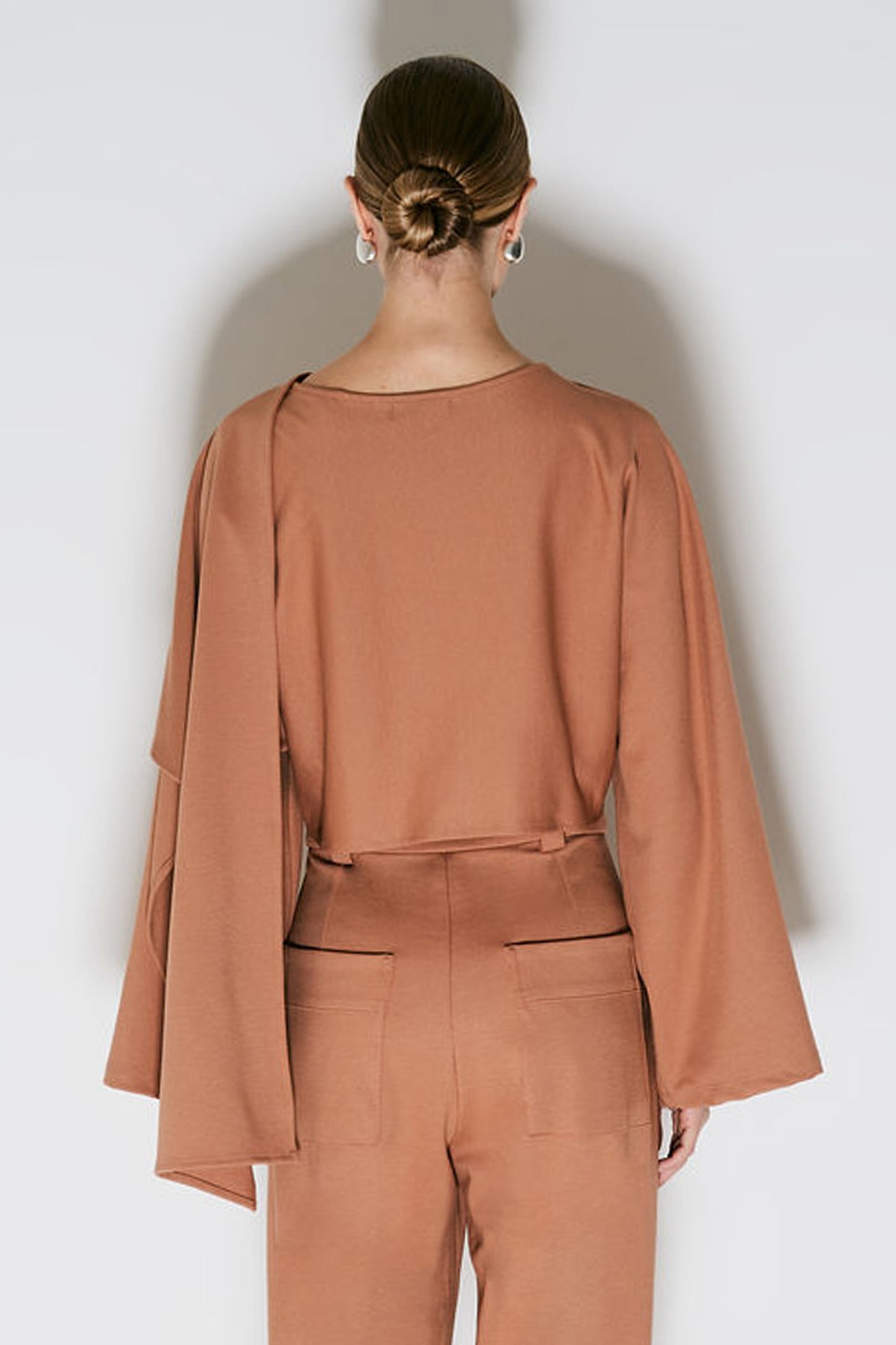 BLUSA MANGA LONGA PONCHO ASSIMETRICO MOCHA MOUSSE