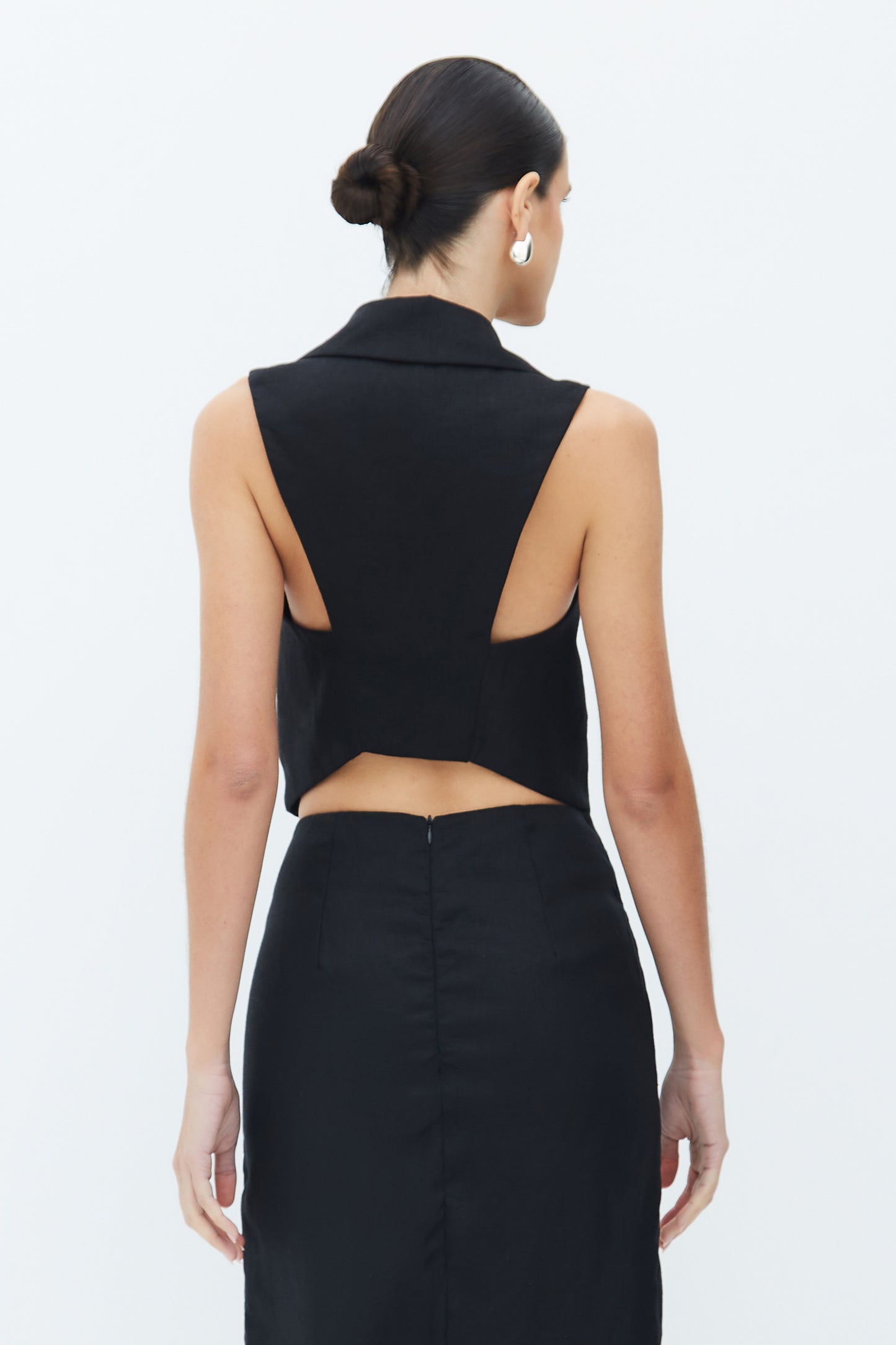 BLUSA MANGA CURTA COLETE COM RECORTE  BARRA E COSTAS PRETO