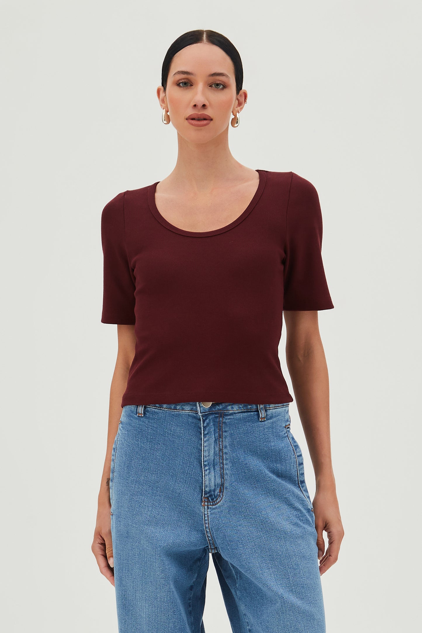 BLUSA MANGA CURTA COM DECOTE U VINHO