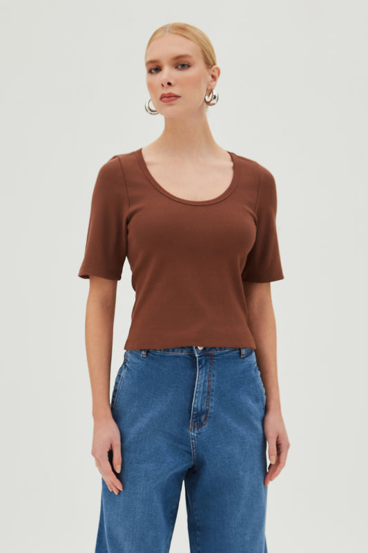 BLUSA MANGA CURTA COM DECOTE U MARROM