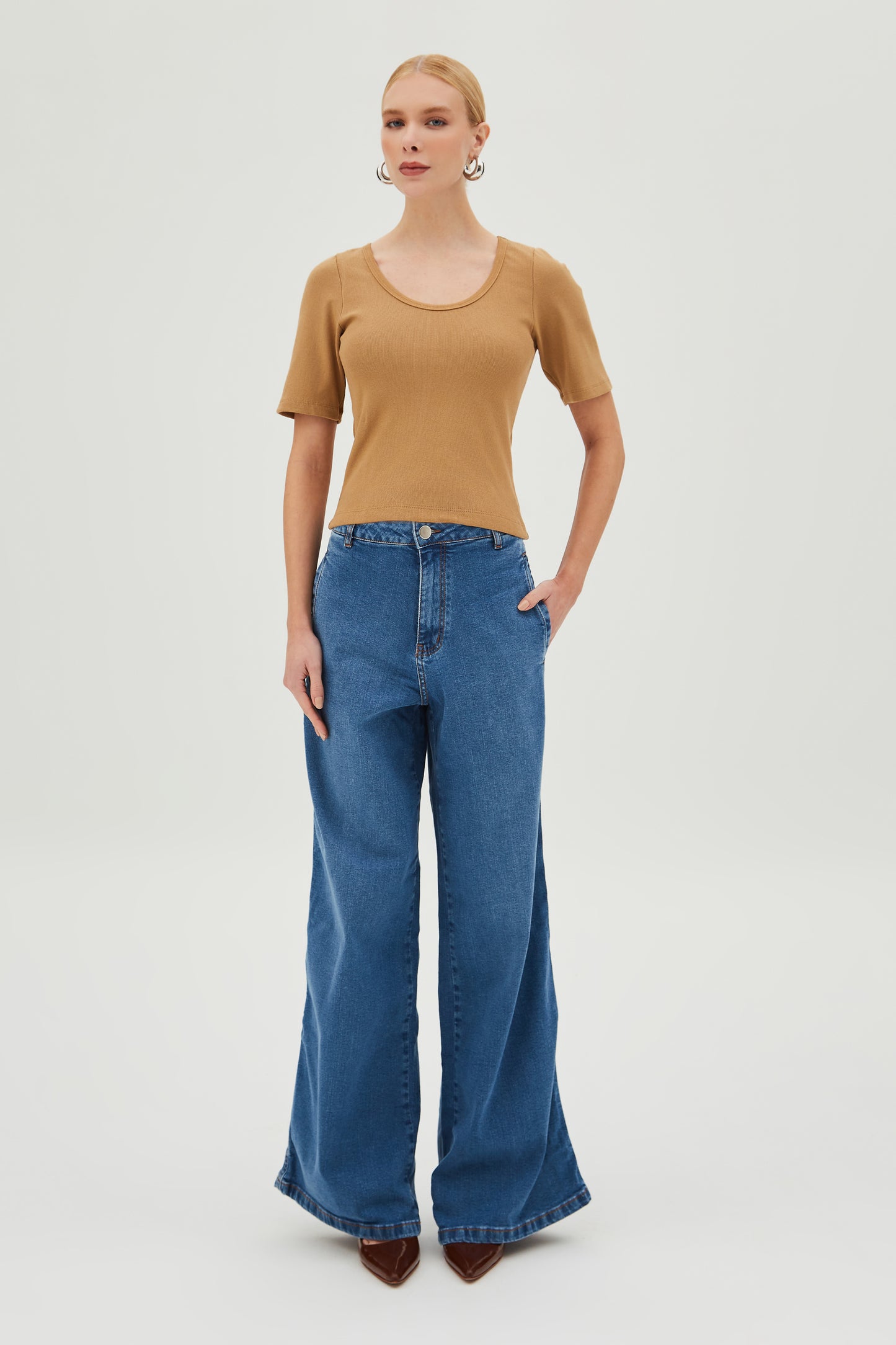 BLUSA MANGA CURTA COM DECOTE U KAKI