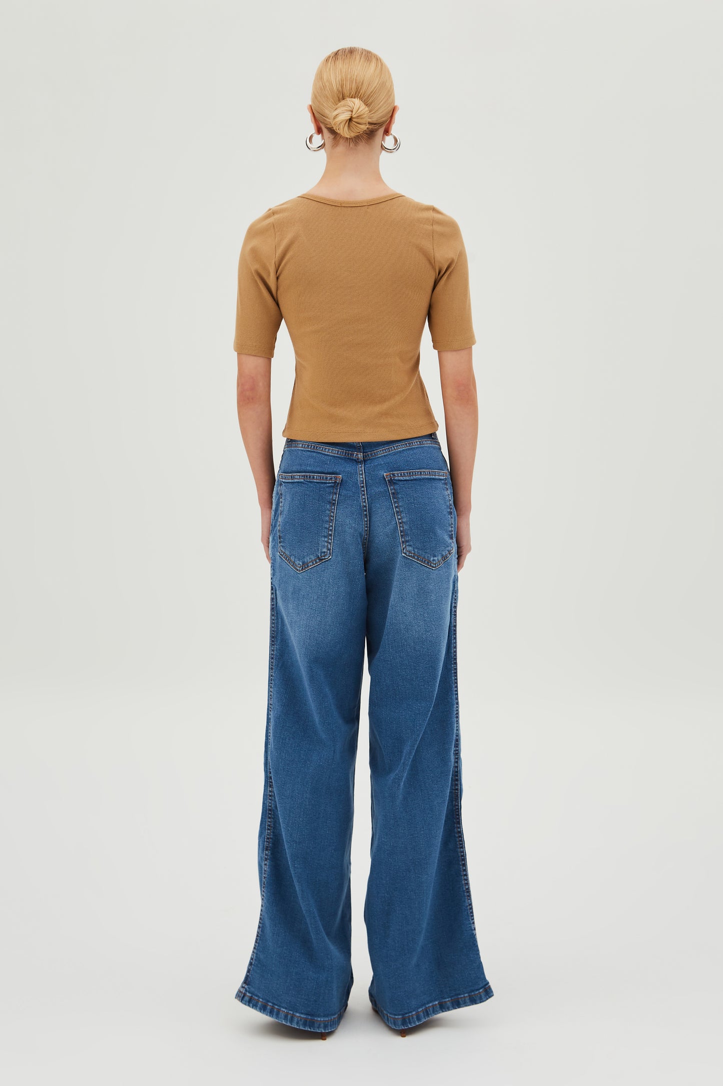 BLUSA MANGA CURTA COM DECOTE U KAKI