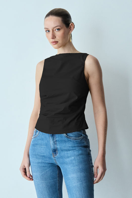 BLUSA SEM MANGA COM PREGAS FRONTAIS PRETO