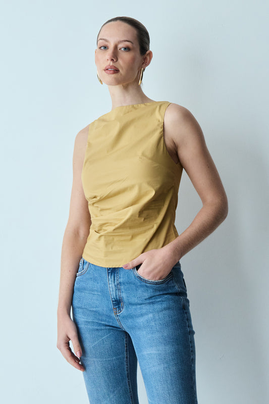 BLUSA SEM MANGA COM PREGAS FRONTAIS KAKI