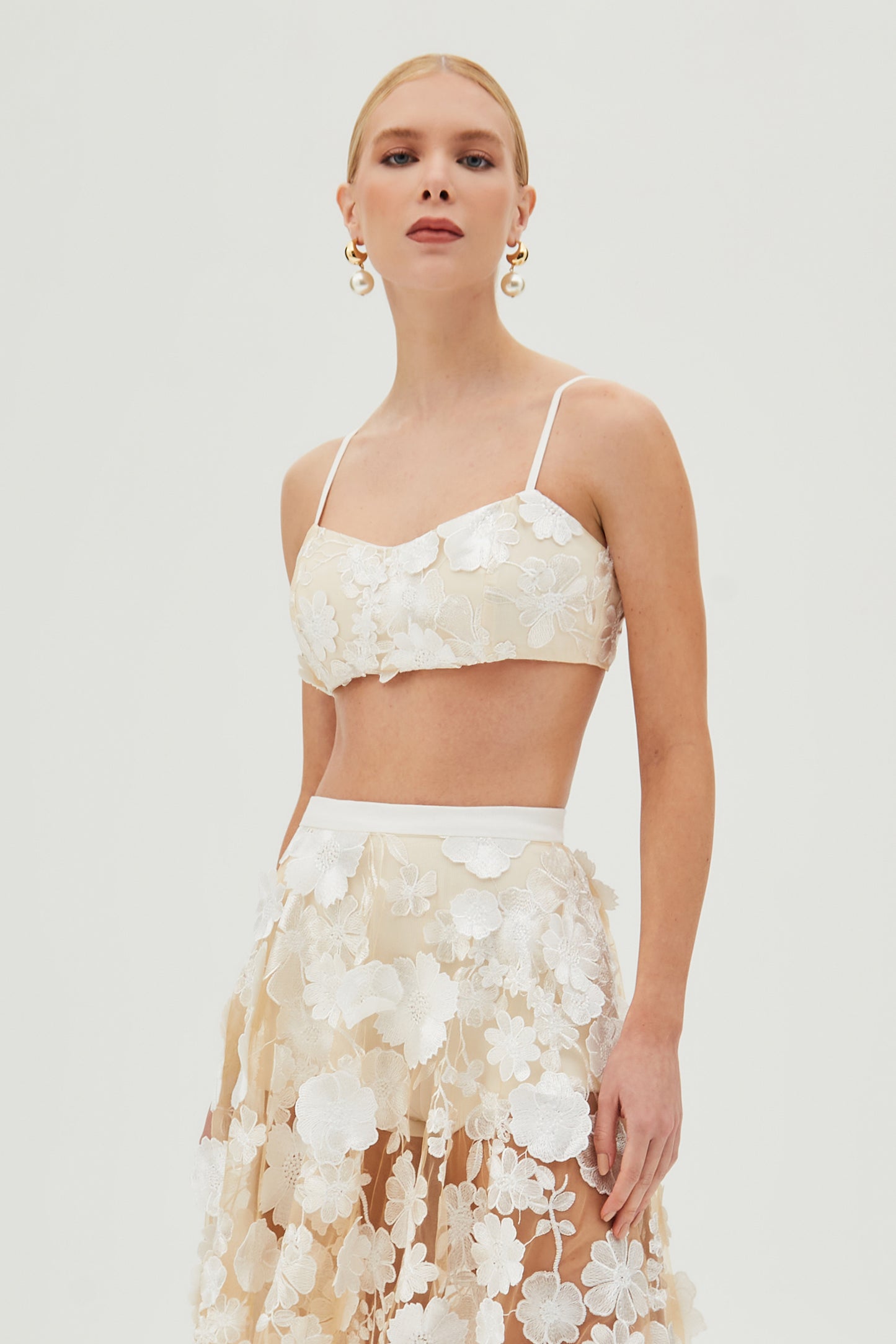 TOP DE ALCA FINA EM TULE BORDADO BRANCO