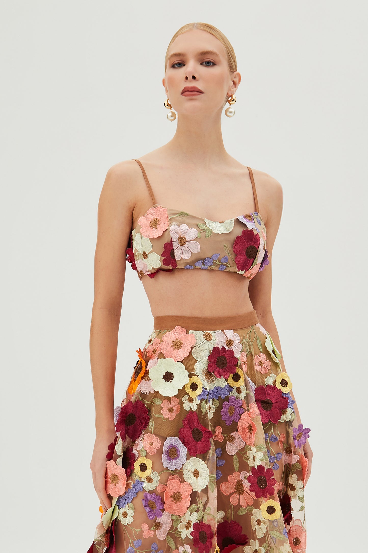 TOP DE ALCA FINA EM TULE BORDADO COLORIDO
