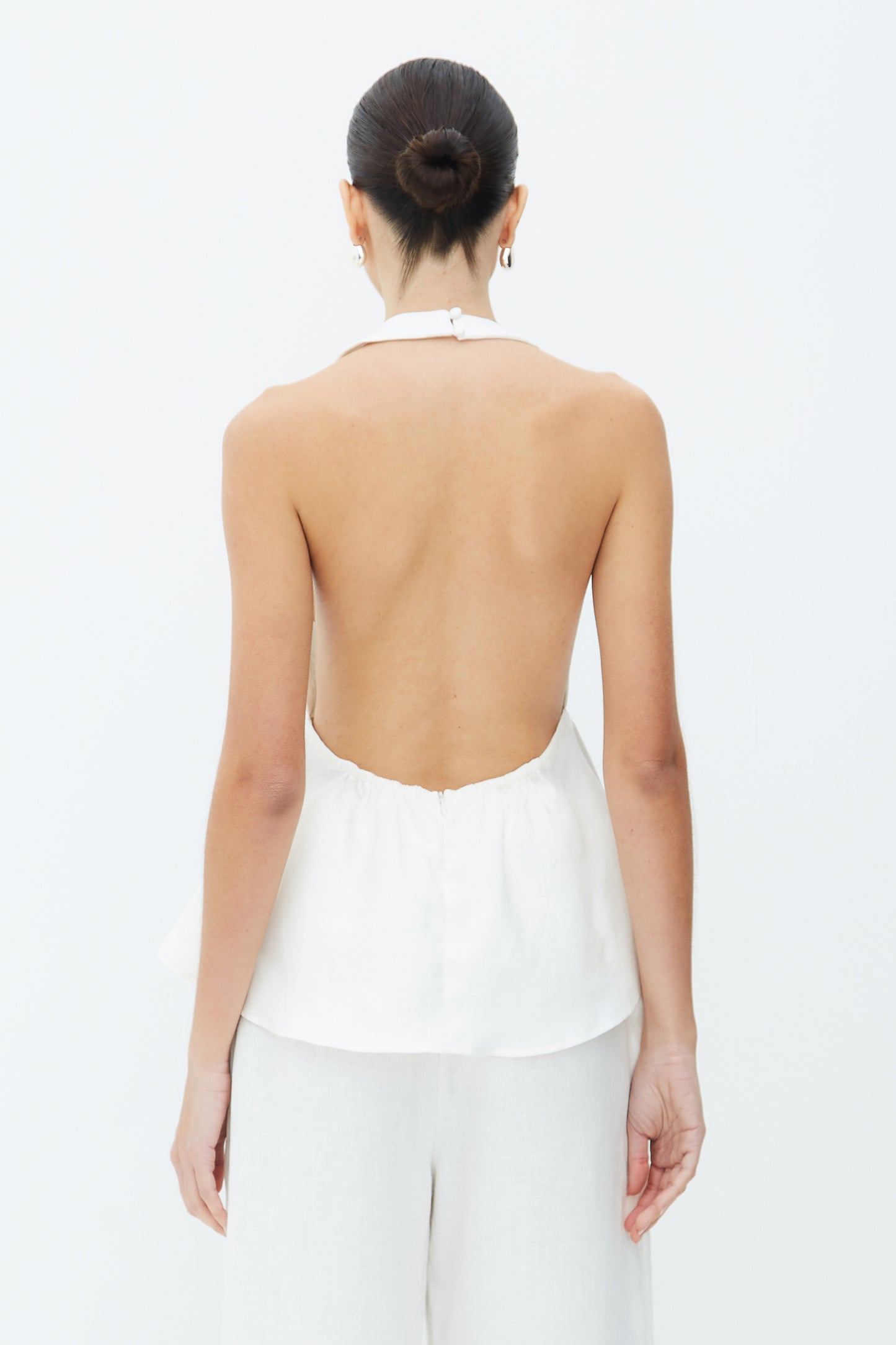 BLUSA FRENTE UNICA COM BARRA AMPLA AMARRACAO FRENTE BRANCO