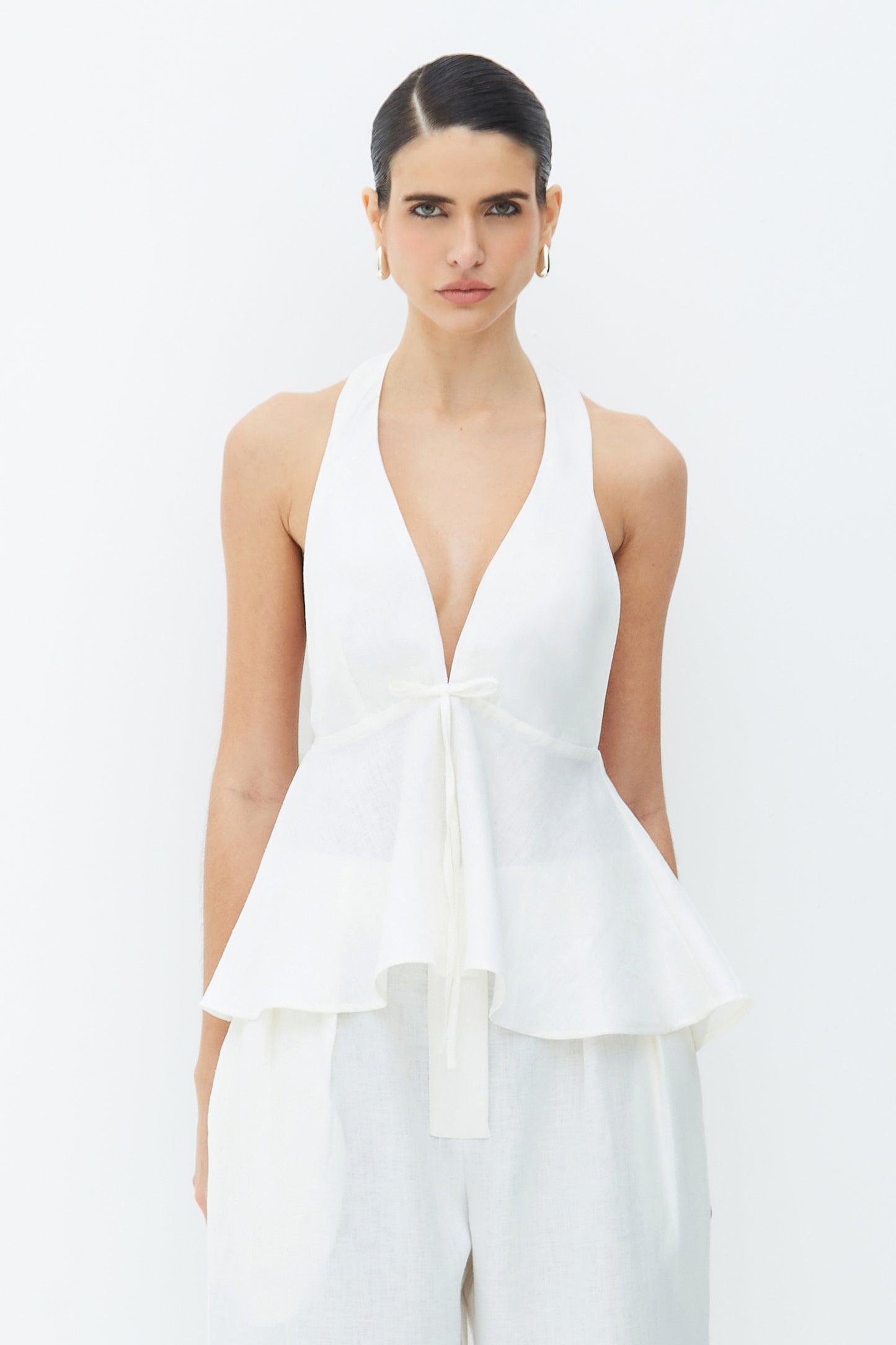 BLUSA FRENTE UNICA COM BARRA AMPLA AMARRACAO FRENTE BRANCO