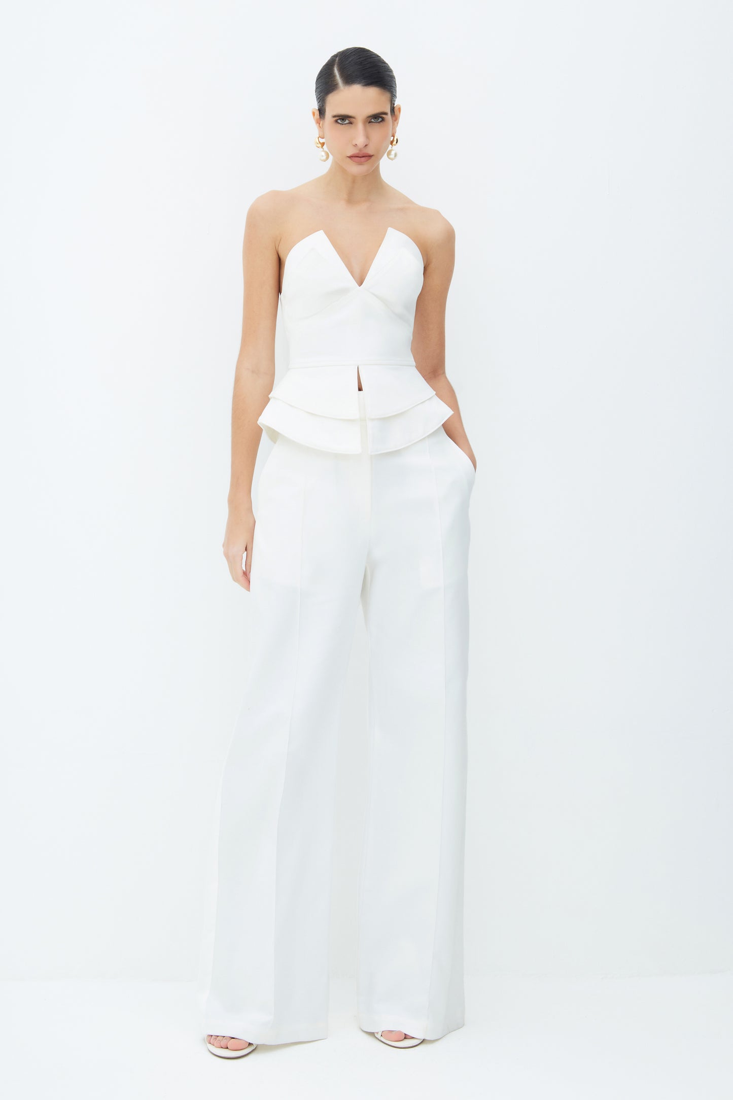 CROPPED TOMARA QUE CAIA ESTRUTURADO RECORTE BUSTO E BARRA OFF WHITE